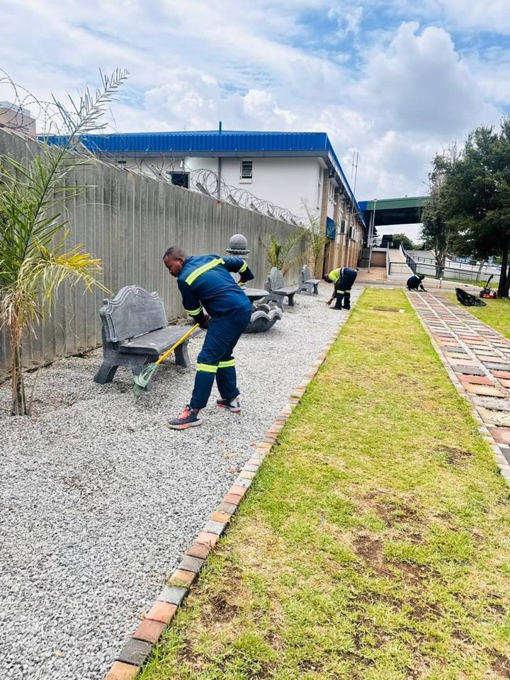 Fresh Lavation team cleaning gravel garden at commercial building